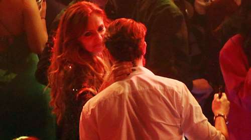 Βίκυ Κουλιανού: Αυτός είναι ο κούκλος σύντροφός της - Φιλιά και αγκαλιές σε νυχτερινή έξοδο [Εικόνες]