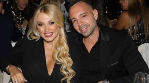 Η Κωνσταντίνα Σπυροπούλου ποζάρει σε προχωρημένη εγκυμοσύνη