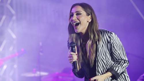 Τα... έδωσε όλα η Βανδή σε πανηγύρι στις Αχαρνές - Η εκθαμβωτική εμφάνισή της [εικόνες - βίντεο]