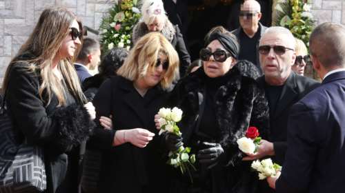 Άντζελα Δημητρίου: Τσακώθηκε με την κόρη της στα "εννιάμερα" της γιαγιάς - Την παράτησε έξαλλη η Όλγα Κιουρτσάκη