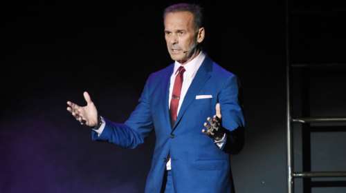 Πέτρος Κωστόπουλος: Χαλαρές στιγμές με τον γιο του, Μάξιμο, στο γήπεδο [Εικόνες]