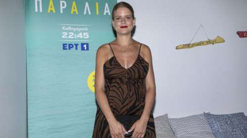 Δανάη Μιχαλάκη: Λαμπερή εγκυμονούσα στην παρουσίαση της &quot;Παραλίας&quot; - Αγκαλιά με τον μπαμπά της [Εικόνες - Βίντεο]