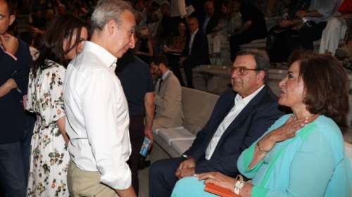 Όλγα Κεφαλογιάννη - Ντόρα Μπακογιάννη: Συνάντηση σε κοινή έξοδο στο Ηρώδειο - Μετά των συζύγων τους [Εικόνες]