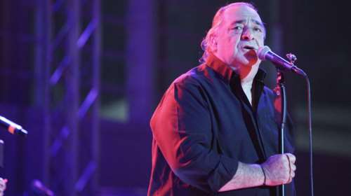 Βαθιά συγκίνηση στο τρίμηνο μνημόσυνο του &quot;άρχοντα της πίστας&quot; Βασίλη Καρρά - Δεν κατάφερε να πάει η σύζυγός του