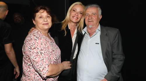 Ζέτα Μακρυπούλια: Σπάνια έξοδος μαζί με τους γονείς της, Κική και Κώστα - Η απίστευτη ομοιότητα με τον μπαμπά της [Εικόνες]