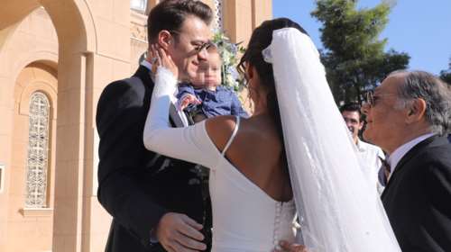 Παντρεύτηκε ο Κωνσταντίνος Γαβαλάς: Η κούκλα νύφη με το σκίσιμο και ο υπέροχος στολισμός [εικόνες]