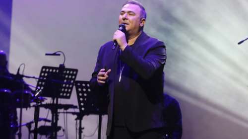 Sold out η συναυλία του Αντώνη Ρέμου στη Νίκαια: &quot;Απόψε είμαι όρθιος γιατί με αγαπάτε&quot; [βίντεο]