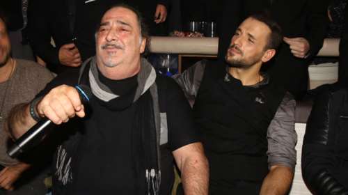 Νίκος Βέρτης: Συγκίνησε σε συναυλία στην Καβάλα - Η υπόσχεση που είχε δώσει στον Βασίλη Καρρά [βίντεο]