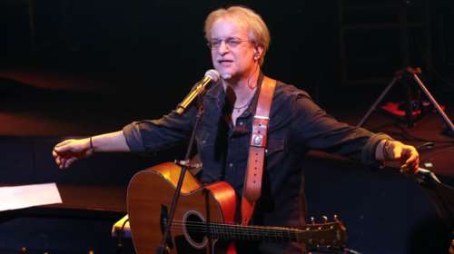 Ο μοναδικός Μίλτος Πασχαλίδης γιορτάζει 30 χρόνια στο ελληνικό τραγούδι με δύο μεγάλες συναυλίες