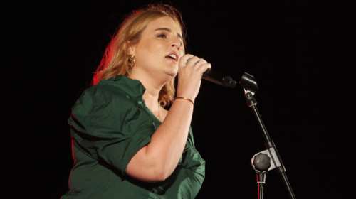 Ατύχημα για την Εβελίνα Νικόλιζα στην Κέρκυρα - Αυτοκίνητο της πάτησε το πόδι [εικόνες]