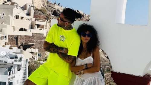 Μαρία Σολωμού: Καλοκαιρινές διακοπές στη Σαντορίνη με τον Mente Fuerte [εικόνες]