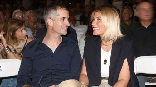 Η μοναδική φωτογραφία από τον γάμο Κοσιώνη - Μπακογιάννη: Η ρομαντική νύφη με δαντελένιο νυφικό και πέπλο