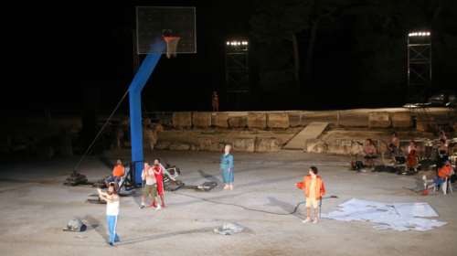 &quot;Σφήκες&quot; της Λένας Κιτσοπούλου: Πού θα δείτε την παράσταση το επόμενο διάστημα - Ολο το πρόγραμμα