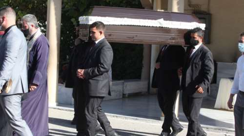 Κηδεία Τάκη Μπουγά: Συγκίνηση στο τελευταίο αντίο στον συνθέτη των μεγάλων επιτυχιών [εικόνες]