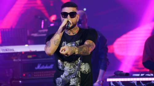 Snik: Δίνει 100 ευρώ σε περαστικό - &quot;Ό,τι μου εύχεστε, επί δέκα - Πληρώστε να τα πούμε χωρίς μοντάζ&quot; [Βίντεο]