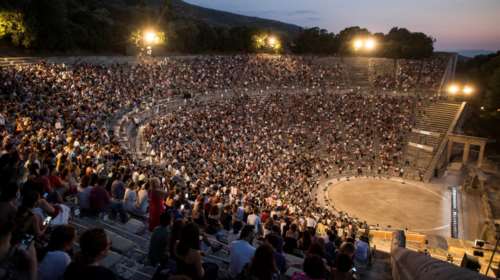 Οι πιο κομψές εμφανίσεις της Επιδαύρου - Δείτε ποιοι καλλιτέχνες και πολιτικοί &quot;έκλεψαν&quot; την παράσταση [εικόνες]