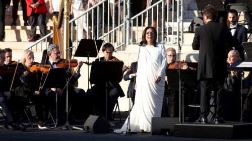 Η Νάνα Μούσχουρη ετοιμάζεται να αποσυρθεί: &quot;Δεν έχω το δικαίωμα να ανέβω στη σκηνή και να μην τραγουδήσω καλά&quot;