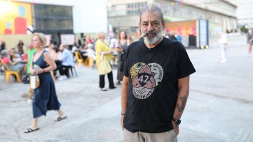 Αντώνης Καφετζόπουλος σε δημοσιογράφους: Παλιά υπήρχαν άνθρωποι που δέρνανε συναδέλφους σας -Φτηνά τη γλιτώσατε [βίντεο]