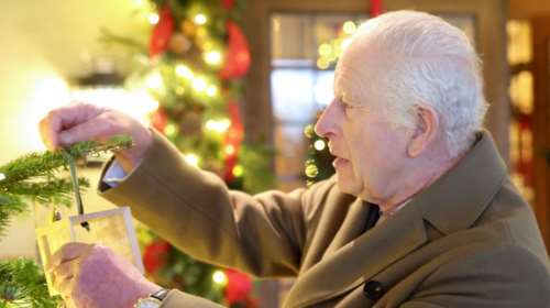 "Να ηρεμήσουν τα μυαλά μας": Το Χριστουγεννιάτικο μήνυμα του Κάρολου για την τεχνολογική αποτοξίνωση