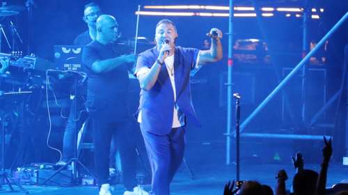 Ο Ρέμος αρνείται τα πάντα για τη φοροδιαφυγή μπροστά σε χιλιάδες θαυμαστές του – &quot;Ποτέ δεν σας έχω κοροϊδέψει&quot;