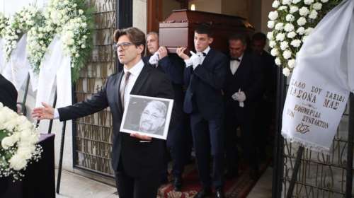 Τελευταίο αντίο στον Ιάσονα Τριανταφυλλίδη - Ποιοι έδωσαν το παρών στην κηδεία του δημοσιογράφου και κριτικού [εικόνες]