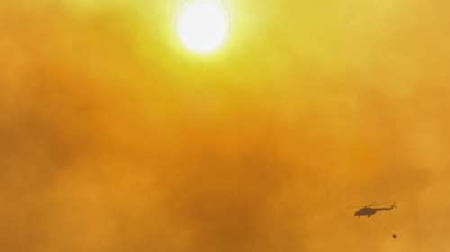 Μεγάλη φωτιά στη Σμύρνη: Κινδυνεύουν σπίτια στο Κορδελιό - Άνεμοι 80 χλμ την ώρα [βίντεο]