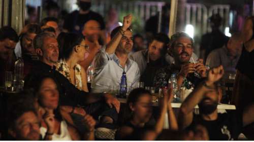 Κώστας Μπακογιάννης: Το&#39;ριξε έξω ο Δήμαρχος - Διασκέδασε σε συναυλία της Βίσση [εικόνες]