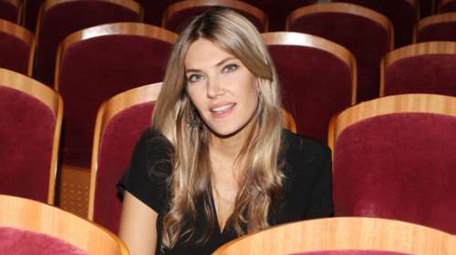 Εύα Καϊλή: Στιλάτη εμφάνιση στο κέντρο της Αθήνας [Εικόνες]