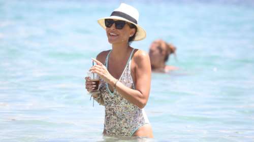 Σίσσυ Φειδά: Με εντυπωσιακό ολόσωμο μαγιό γεμάτο παγιέτες και αψεγάδιαστο κορμί στα 47 της