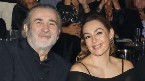 Λάκης Λαζόπουλος: Με εντυπωσιακή συντροφιά σε νυχτερινό μαγαζί - Η γοητευτική γυναίκα με το σιθρού τοπ και το μίνι