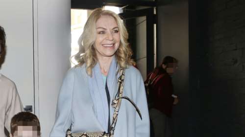 Cozy και chic η Έλλη Στάη: Για εορταστικές αγορές