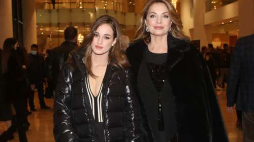 H Άντζελα Γκερέκου πέρασε μία χαλαρή Κυριακή στο διαμέρισμα της κόρης της στο Παγκράτι