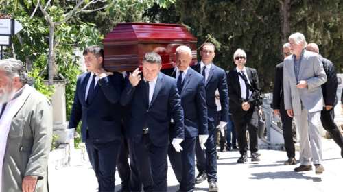 Το τελευταίο αντίο στον Δημήτρη Σουλελέ, τον αγαπημένο κομμωτή της Μαρινέλλας - Ποιοι διάσημοι έδωσαν το παρών [εικόνες]