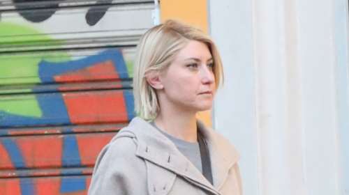 Σία Κοσιώνη: Η ton sur ton πρωινή εμφάνιση σε αποχρώσεις του γκρι - Το απλό look και ο τρόπος που το αναβάθμισε