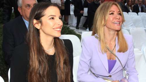 Μαριάννα Λάτση: Κομψή με λιλά κοστούμι στο Ζάππειο μαζί την κόρη της Εριέττα Κούρκουλου Λάτση