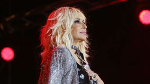 Άννα Βίσση: Ποζάρει με τη σημαία της Κύπρου για τα 49 χρόνια από την τουρκική εισβολή