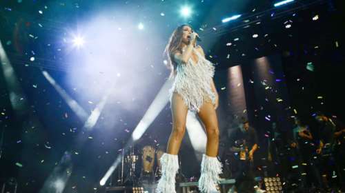 Επεισόδιο στην Τουρκία με τη Δέσποινα Βανδή: Aκύρωσε συναυλία όταν οι διοργανωτές ανήρτησαν αφίσα του Ατατούρκ [βίντεο]