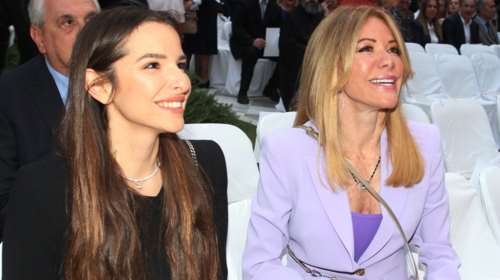 Εριέττα Κούρκουλου - Λάτση: Η σπάνια φωτογραφία στο βεστιάριο του σπιτιού της - Με πολλές ντουλάπες, τζαμαρίες και καθρέφτες