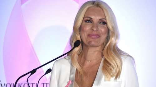 Στην καλοκαιρινή γκαρνταρόμπα της Ελένης Μενεγάκη: Αυτό είναι το κομμάτι που δεν αποχωρίζεται