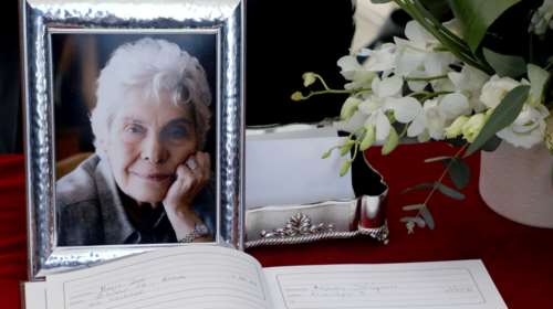 Συγγενείς, φίλοι, εκπρόσωποι των γραμμάτων "αποχαιρέτησαν" την Κική Δημουλά