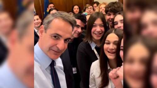 Viral το βίντεο Μητσοτάκη με μαθητές της Ελευσίνας στο Μαξίμου - Εφτιαξαν εικονική start up επιχείρηση