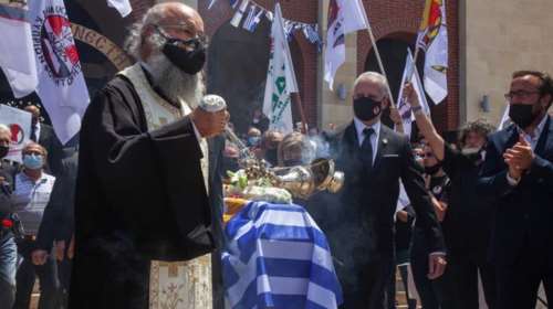Τελευταίο αντίο στον Βάσο Λυσσαρίδη – Τυλιγμένο με την κυπριακή και την ελληνική σημαία το φέρετρο [εικόνες]