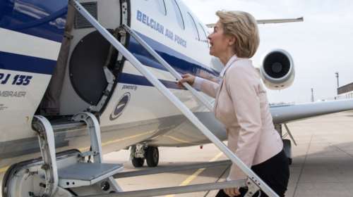 FT: Ρωσικές παρεμβολές στο αεροπλάνο της φον ντερ Λάιεν - Προσγειώθηκε με έντυπους χάρτες, χωρίς GPS