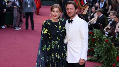 Το ασχημόπαπο που έγινε βασίλισσα της μόδας: Η μεταμόρφωση της πριγκίπισσας Βεατρίκης και το μυστικό &quot;όπλο&quot; της