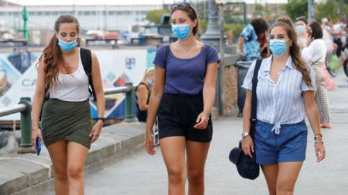 Πάνω από 30 νεαροί Βρετανοί κόλλησαν κορονοϊό στη Ζάκυνθο – Δεν είχαν συμπτώματα και συνέχισαν το πάρτι στο Πλίμουθ