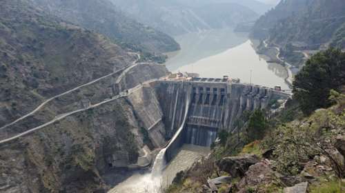 Στα πρόθυρα του πολέμου: Η Ινδία ανακοίνωσε ότι θα κόψει το νερό στο Πακιστάν ως αντίποινα για το μακελειό στο Κασμίρ