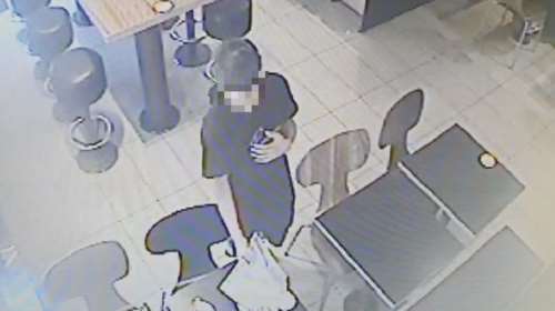 Βίντεο από τη δράση του 16χρονου - Άρπαζε κινητά θαμώνων καταστημάτων