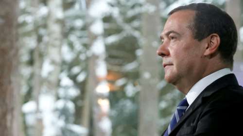 Αδιανόητες απειλές Μεντβέντεφ για τις κυρώσεις της Δύσης: Ήρθε η ώρα &quot;να μπει λουκέτο στις πρεσβείες&quot;, ίσως επαναφέρουμε τη θανατική ποινή