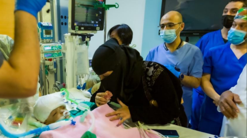 Σαουδική Αραβία: 24 γιατροί χώρισαν με επιτυχία σιαμαία μωρά - 15 ολόκληρες ώρες κράτησε η επέμβαση