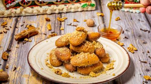 Τα 8 μυστικά για τα τέλεια μελομακάρονα - Πώς θα βγουν νόστιμα και όσο σιροπιαστά πρέπει